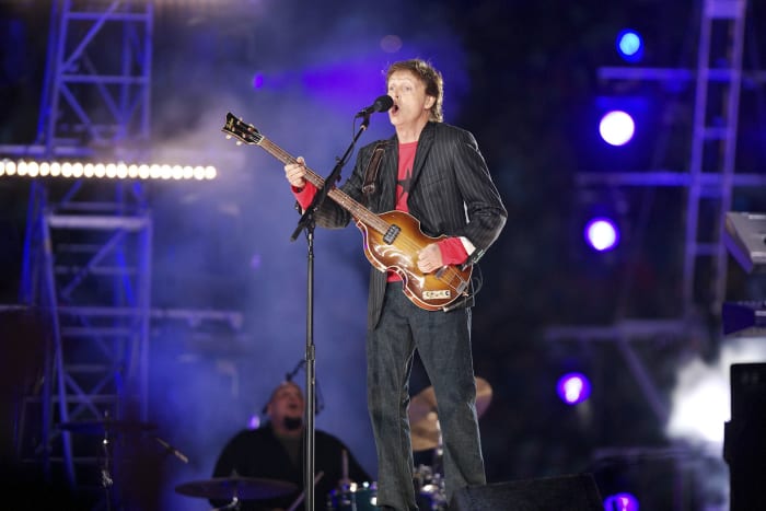 2005-Super-Bowl-XXXIX-Paul-McCartney-001097659.jpg